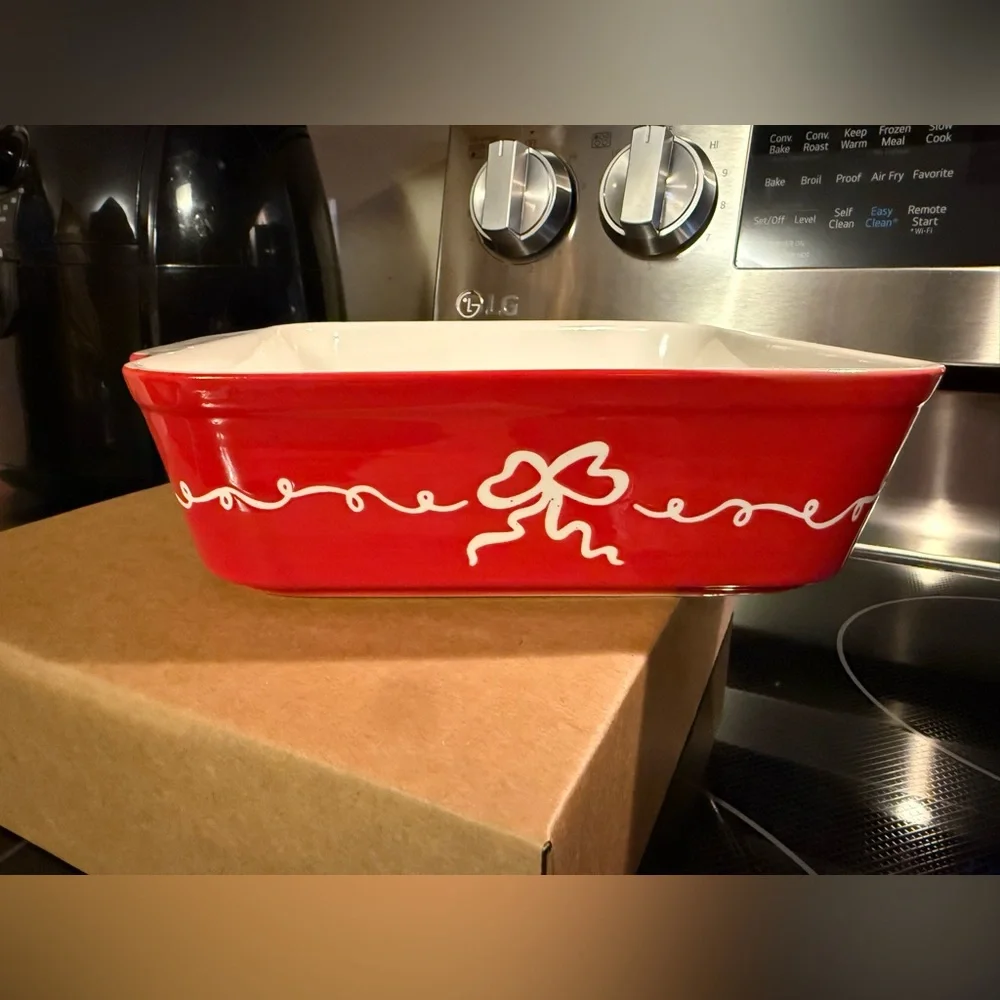 In The Roundhouse Ceramic Baking Dish Red Bow Pattern Stoneware 64 oz Capacity